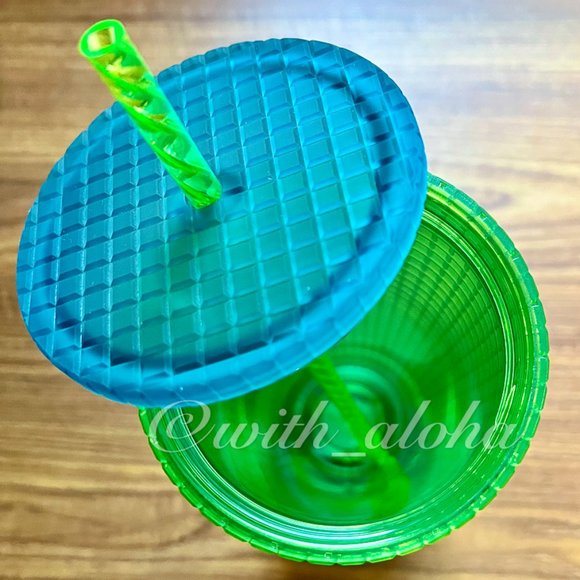 🌹SALE🌹NEW Starbucks 2022 Green Soft Touch Disco Grid Tumbler - Picture 3 of 3